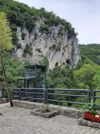 Photo de Grotte di Collepardo