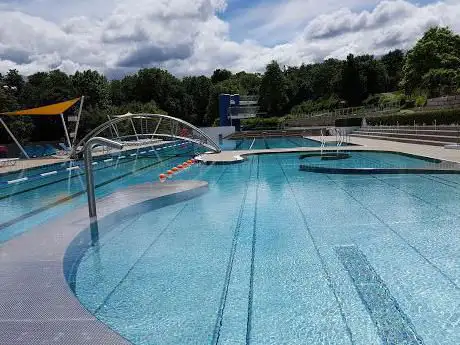 Photo de Hallen- und Freibad Juch