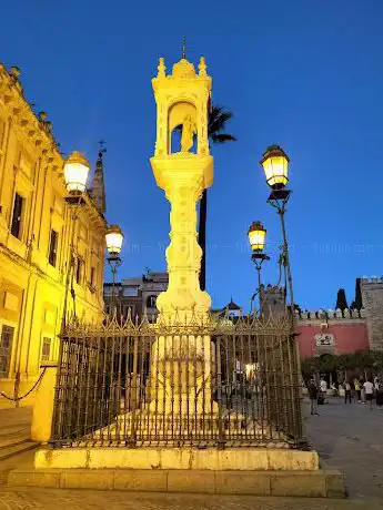 Photo de Plaza del Triunfo