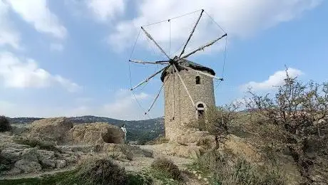 Photo de Eski Foça Değirmenleri