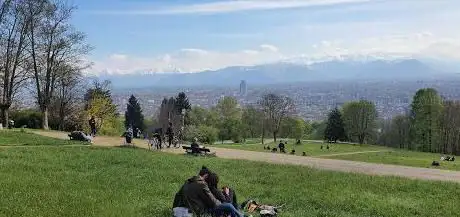 Photo de Tavoli da Picnic del Parco della Maddalena