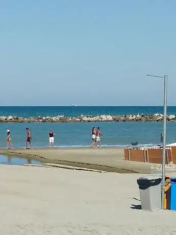 Photo de Spiaggia Libera Centro