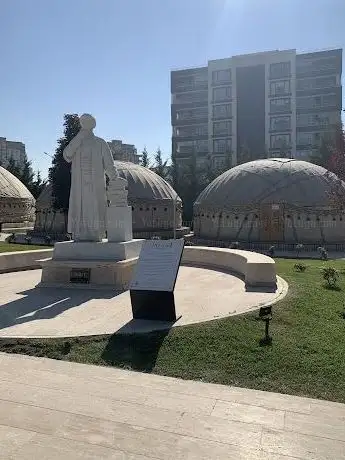 Photo de Türk Tarih Müzesi Ve Parkı