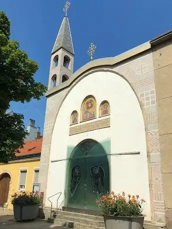 Photo de Romanian Orthodox parish church to the Holy Resurrection