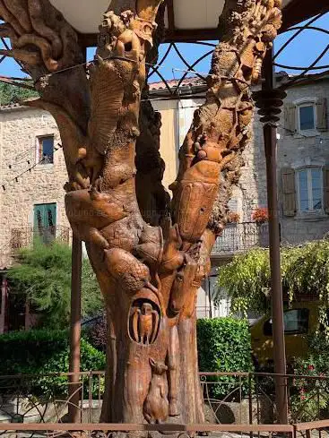 Photo de Arbre sculpté