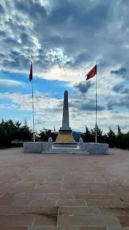 Photo de Tokat Garnizon Şehitlik Anıtı