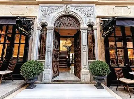 Photo of Barnathan Apartmanı