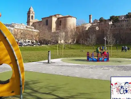 Photo de Giostrine Per Bimbi E Per Diversamente Abili