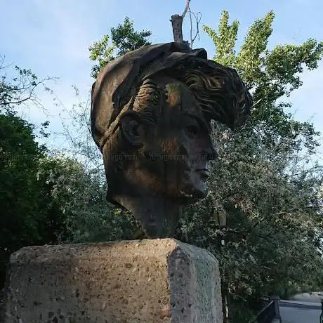Photo de Escultura a Mauricio Aznar