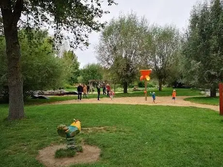 Photo de Spielplatz Thunhofwäldchen