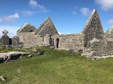 Photo de Na Seacht dTeampaill - The Seven Churches