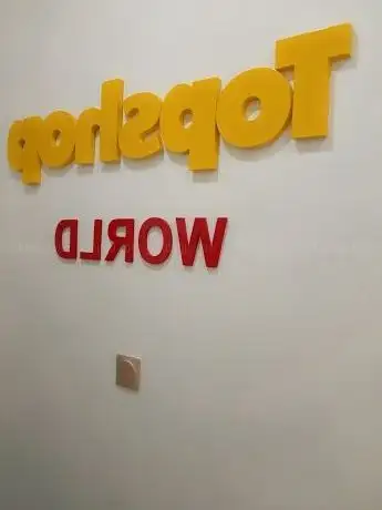 Photo de Topshop World Lekki[Pretty Looks Salon & Spa  Babers Shop]