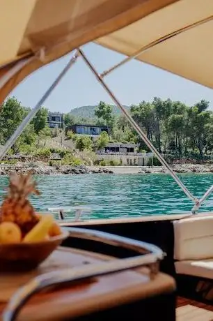 Photo de Infinity Stari Grad - Boat Tour Agency