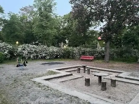 Photo de Kleinkinderspielplatz Dubrowplatz