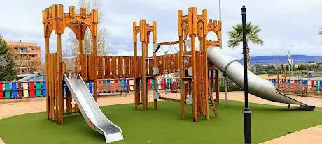 Photo de Infantil - Castillo de madera Park