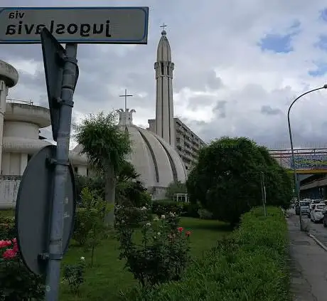 Photo de Church of the Holy Family
