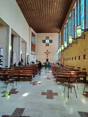 Photo de Church of the Holy Crucifix