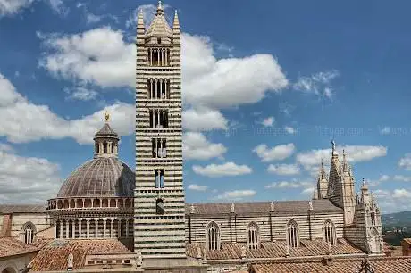 Photo de Piazza del Duomo