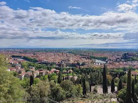 Photo de Punto panoramico su Verona