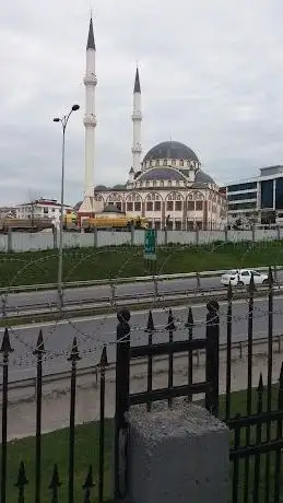 Photo de Emin BATMAZOGLU parki Yağmur Cafe