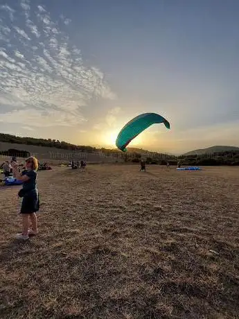 Photo de Landing Field