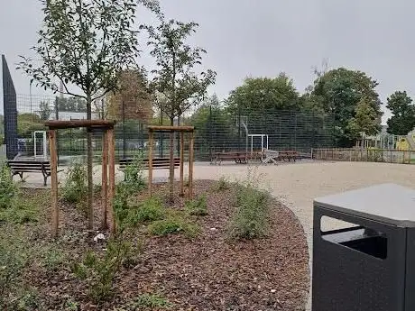 Photo de Spiel- und Sportplatz Bodenseestraße/Konstanzerstraße