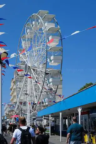 Photo de Llandudno Pier Ferris Wheel