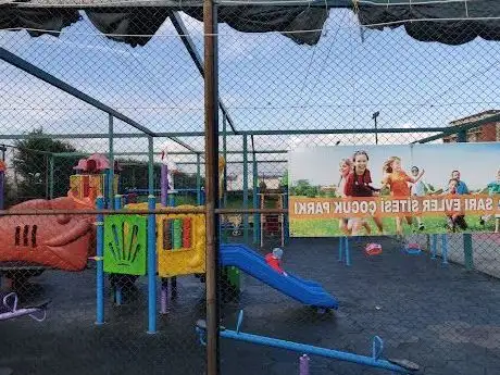 Photo de Sarı Evler Oyun Parkı