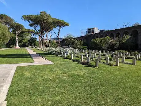 Photo de Rome War Cemetery