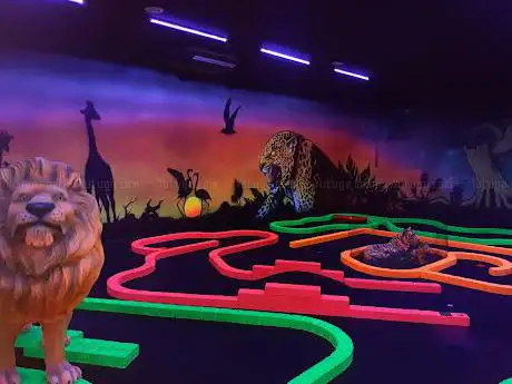 Photo of Flash& Smash by Goolfy - glowgolf indoor minigolf