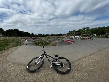 Photo de Dodder Skate Park / Pump Track