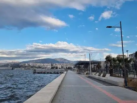 Photo de Karşıyaka Sahil
