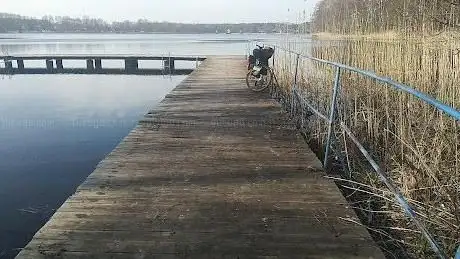 Photo de Molo dla wędkarzy nad jeziorem Wilcze