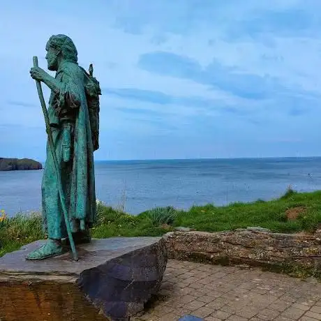 Photo de Statue of St Carannog