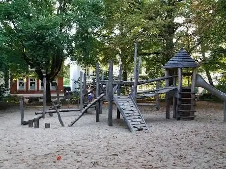 Photo de Spielplatz am Gustav-Heinemann-Platz