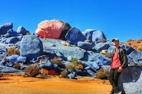 Photo de تافراوت  الصخور الملونة