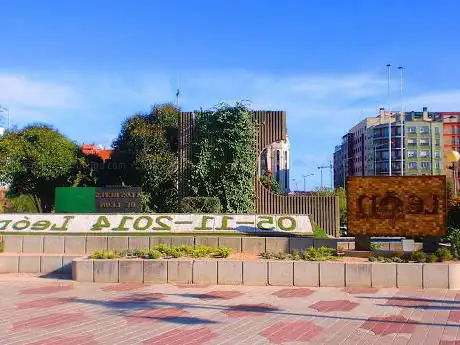 Photo de Monumento a los Reyes de León