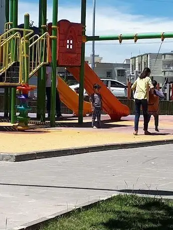 Photo de Bahçelievler Parkı