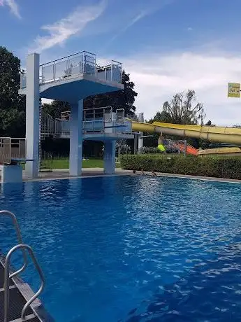 Photo de Schwimmbad Siegendorf