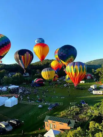 Photo de Balloons Over New England