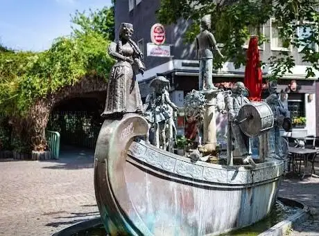 Photo de Karl Berbuer-Brunnen Köln - Bonifatius Stirnberg (1987)