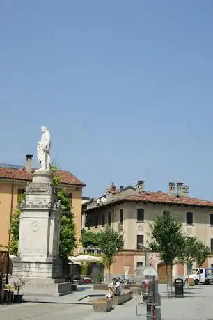 Photo de Piazza Alessandro Volta