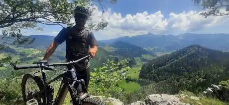 Photo de Guide VTT Vercors - Etienne ANGLARET - Moniteur Vélo / VTT ELECTRIQUE / ENDURO / ALL MOUNTAIN / GRAVEL / TROTTINETTE