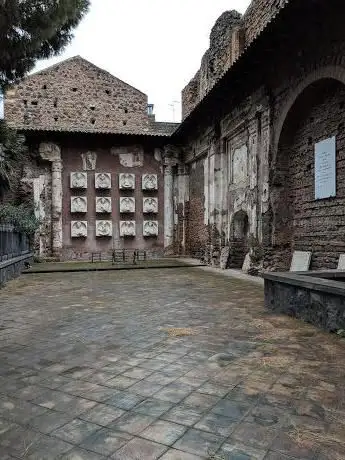 Photo de Ruderi del Tempio di Sant'Euplio
