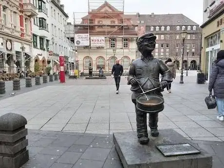 Photo de Die Maatfrau sat zom Schutzmann