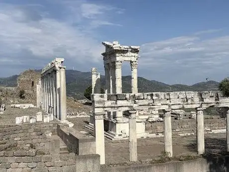 Photo de Temple of Dionysos