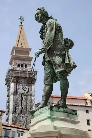 Photo de Giuseppe Tartini statue