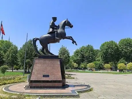 Photo de Pendik Dr. Tahsin Arcen Park