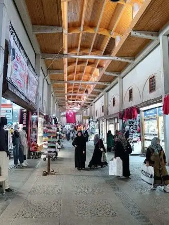 Photo de Kapalı çarşı girişi