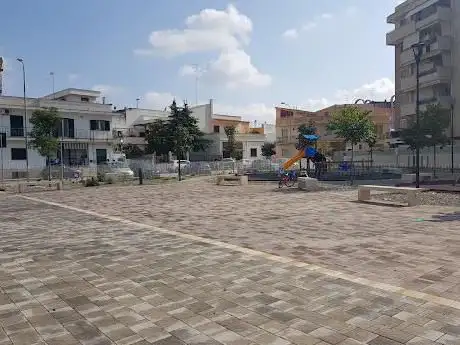 Photo de Parco urbano e area attrezzata per bambini